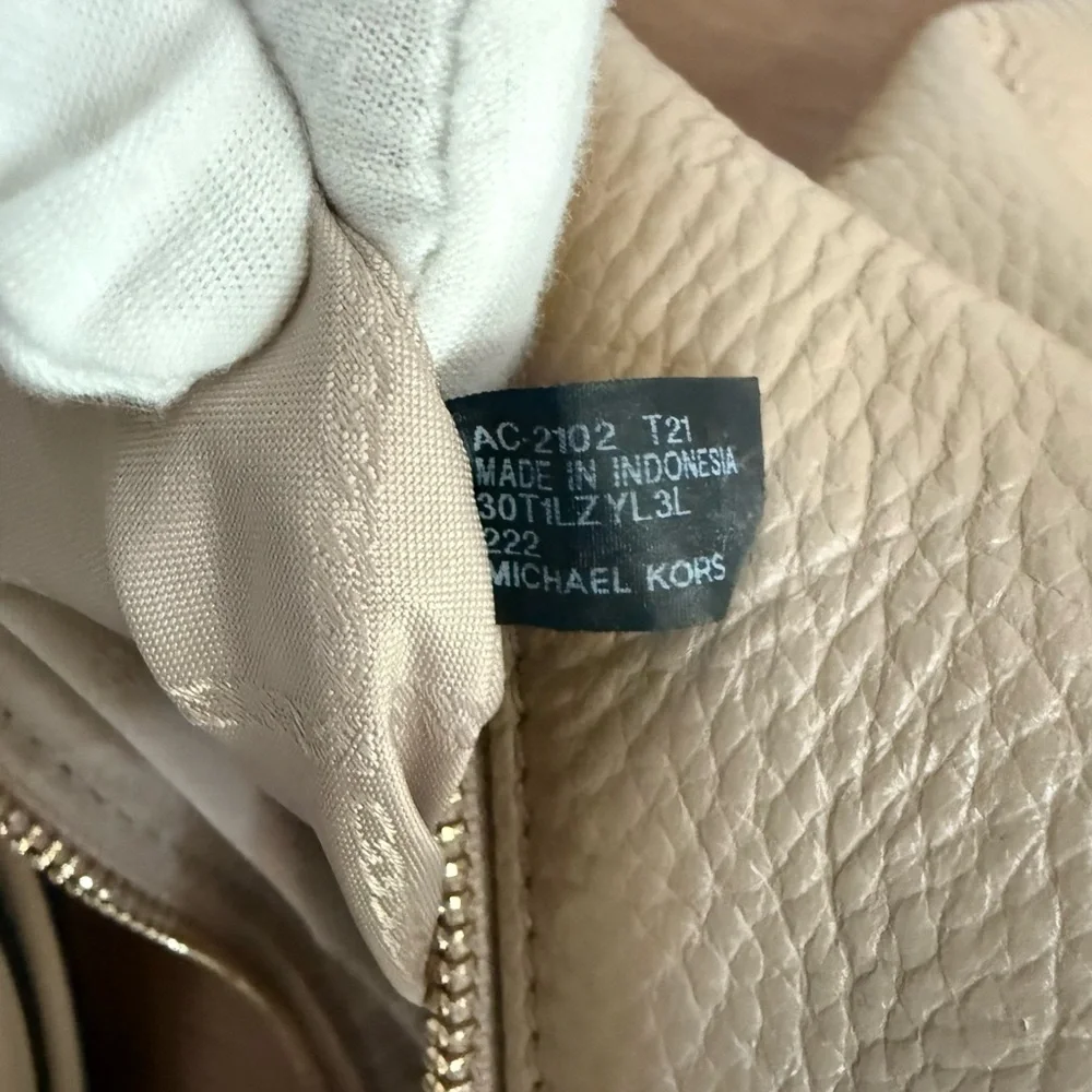 Authentic Michael Kors Izzy Camel Convertible Leather Shoulder Bag Crossbody